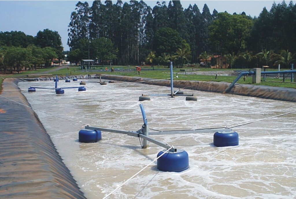 Aerador Superficial Submerso Ciclone: Nova Solução HIGRA para Tratamento de Efluentes 2 Aerador Superficial Submerso Ciclone: Nova Solução HIGRA para Tratamento de Efluentes Aeradores em operação em lagoa