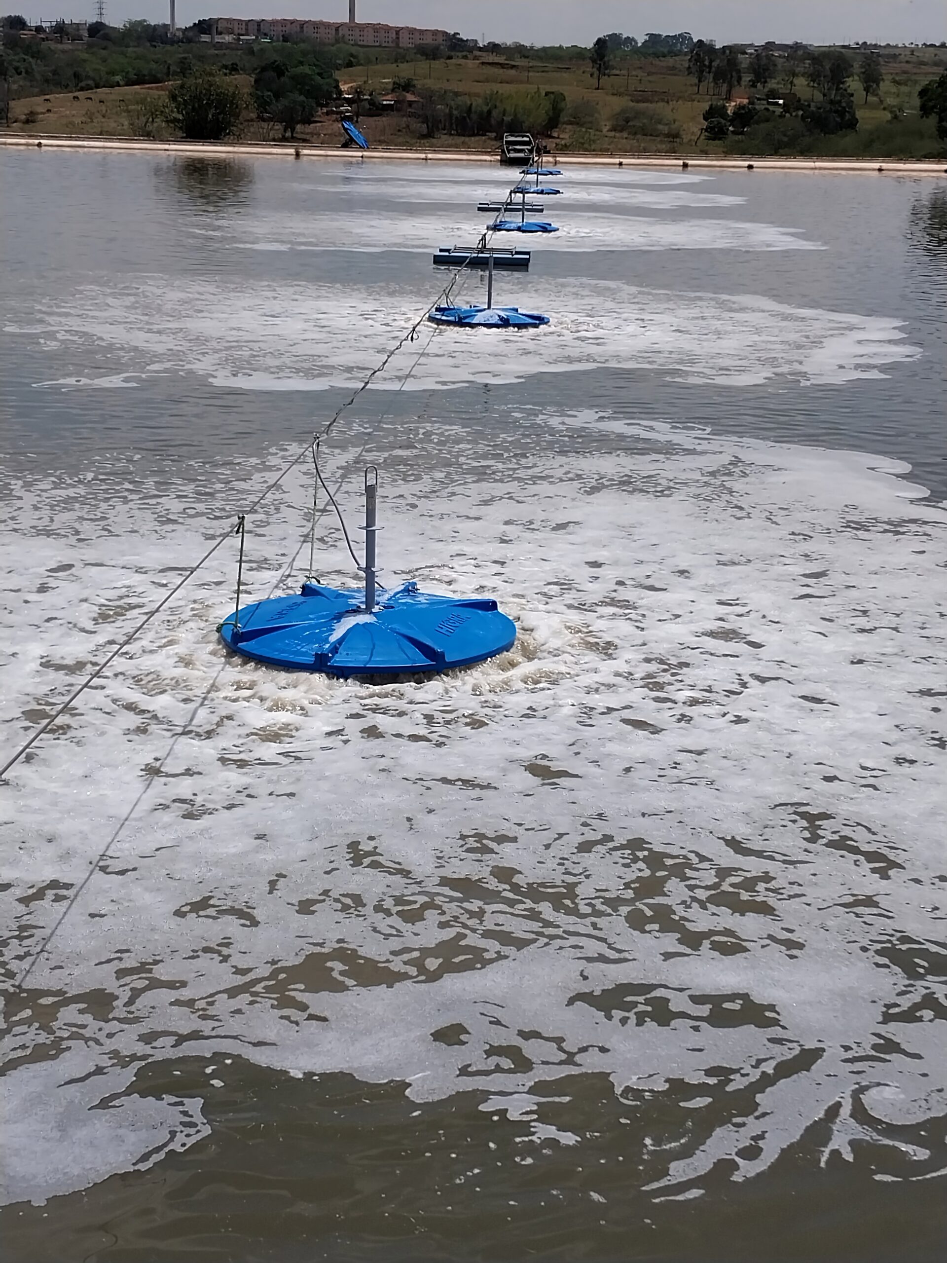 Vista aérea da ETE do SAAE Itapira com 20 aeradores Tornado HIGRA em operação nas lagoas de tratamento