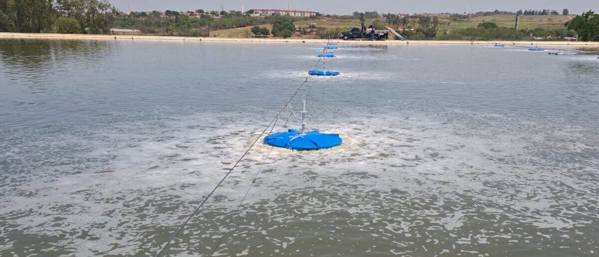 Aerador de Superfície Ciclone 7 Aerador de Superfície Ciclone Aerador Ciclone HIGRA em operação na lagoa da ETE Lins, SABESP